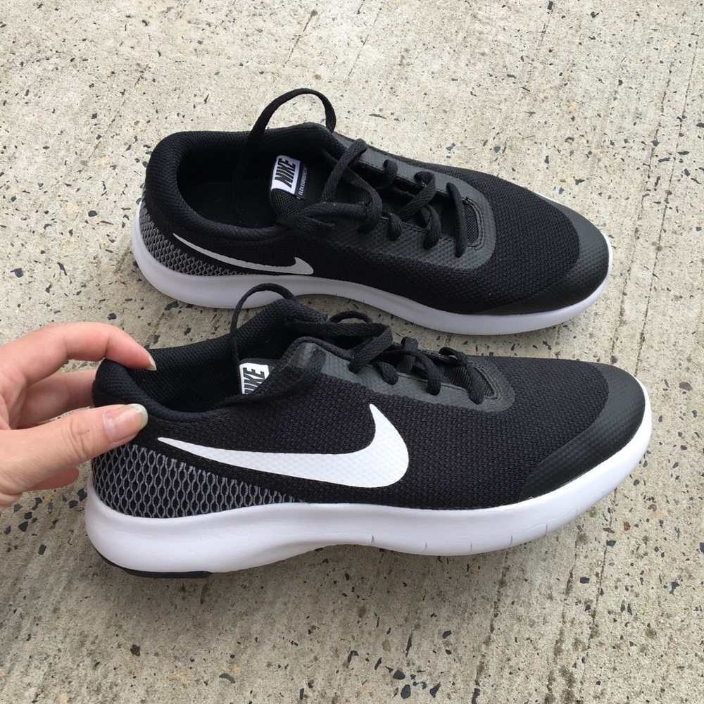 Size 6.5Y Nike Flex Experience RN 7